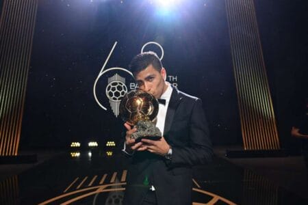 Rodri ganha Bola de Ouro e frustra expectativa por prêmio a Vinícius Junior; veja todos premiados