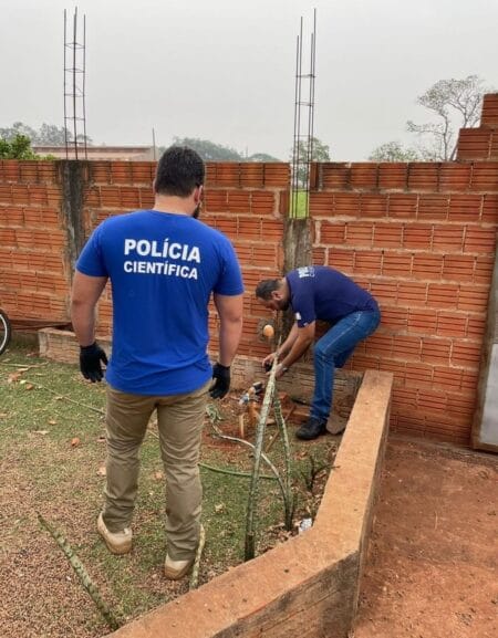 Polícia Civil em conjunto com a Sanesul e perícia criminal realiza diligências em endereços por fraudes em hidrômetros em Nova Andradina