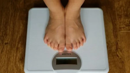 Caneta contra obesidade: estudo aponta que liraglutida reduz peso de crianças entre 6 e 12 anos