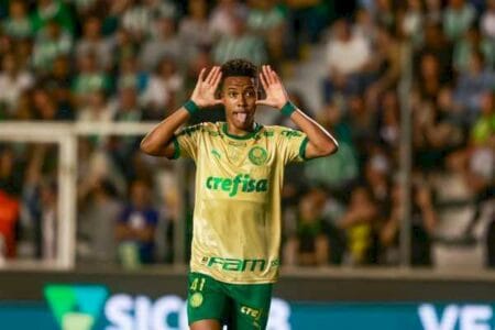 Estêvão pode virar artilheiro mais jovem da história do Brasileirão