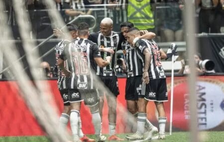 Deyverson marca duas vezes e encaminha vaga do Atlético-MG na Libertadores