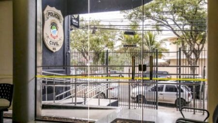 Idoso é levado para a delegacia após importunar sexualmente adolescente dentro de ônibus em MS