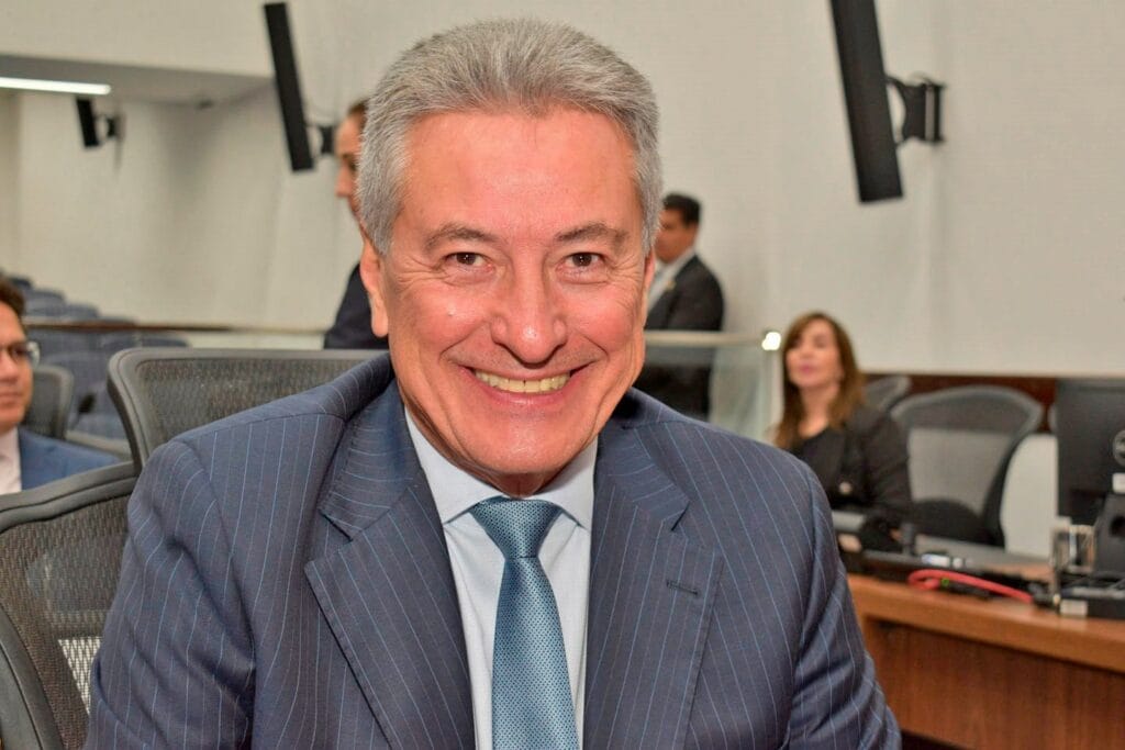 Deputados aderem à proposta de Hashioka sobre proibição de celulares em escolas de MS