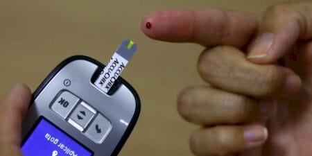 Médico alerta para o risco de pré diabético em pacientes