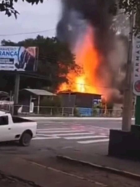Ex-esposa de autor das explosões em Brasília ateia fogo em si mesma e na casa onde morava em SC