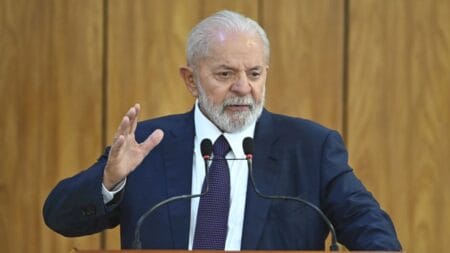 Não temos que xingar ninguém, diz Lula após ataque de Janja a Musk