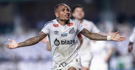 Santos vence Coritiba no Couto Pereira e garante acesso à Série A do Brasileirão
