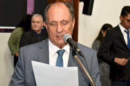 Zé Teixeira pede recapeamento da MS-080 e revitalização de praças