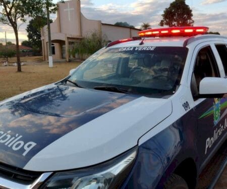 Homem é detido após agredir familiares e danificar veículo em Nova Casa Verde