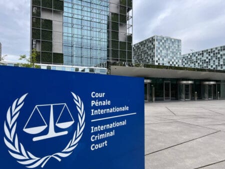 TPI emite mandados de prisão para líderes do Talibã por discriminação