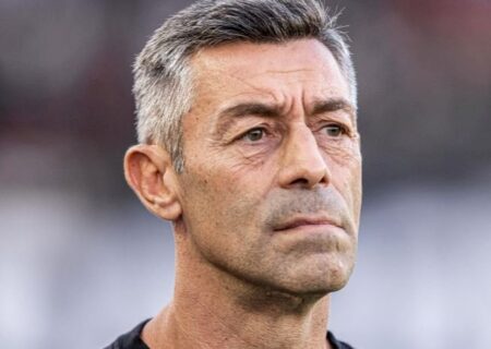 A boa atuação de Neymar e vitória por 3 a 0 não serviram para deixar o técnico Pedro satisfeito