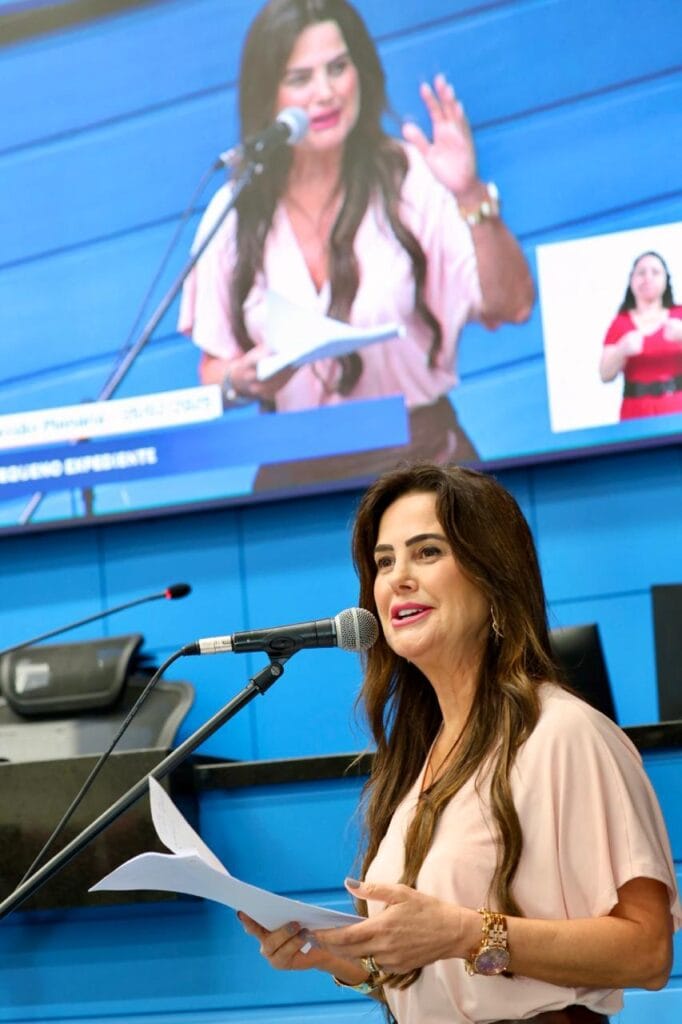 Mara Caseiro solicita implantação de ponto de ônibus na Rua do Selenita em Campo Grande