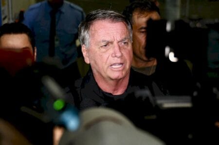 Plano para reabilitar Bolsonaro às urnas pode ser ‘voo de galinha’ ainda que o Congresso enfraqueça Ficha Limpa