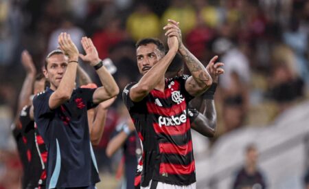 Com disputa acirrada na defesa, Filipe Luís não descarta mudar esquema