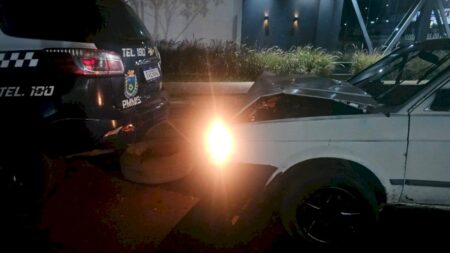 Motorista embriagado é preso após colidir carro em viatura da PM