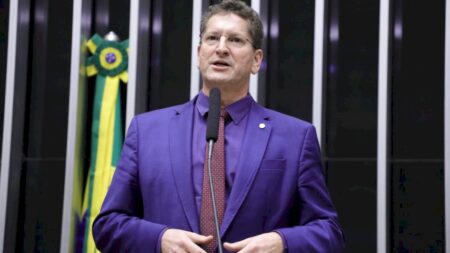 PT muda regra para reeleição e cria divergência interna