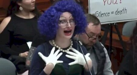 Falsa pastora diz que Jesus se vestiria de ‘drag queen’ contra Trump