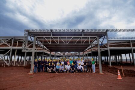 Equipe da Sicredi Centro-Sul MS/BA e autoridades visitam obras do Hospital de Amor em Dourados