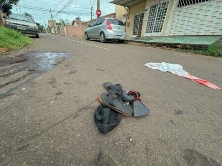 Homem morre após ser espancado e esfaqueado por grupo de pessoas