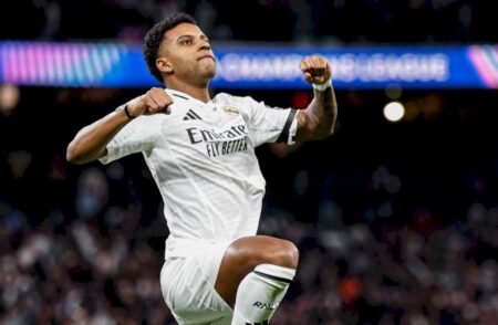 Rodrygo celebra troféu de melhor do jogo e vê confiança de volta ao Real Madrid