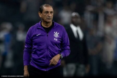 Augusto põe foco do Corinthians na final do Paulista e banca permanência de Ramón: ‘É nosso treinador’
