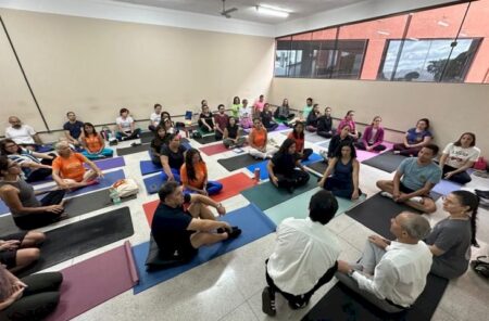 Yogaterapia é aliada no tratamento de pacientes com doenças crônicas e comorbidades