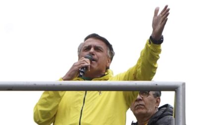 Bolsonaro diz que Moraes fez golpe para Lula vencer em 2022