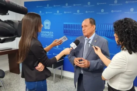 Dourados: Deputado Zé Teixeira reivindica asfalto, educação e lazer