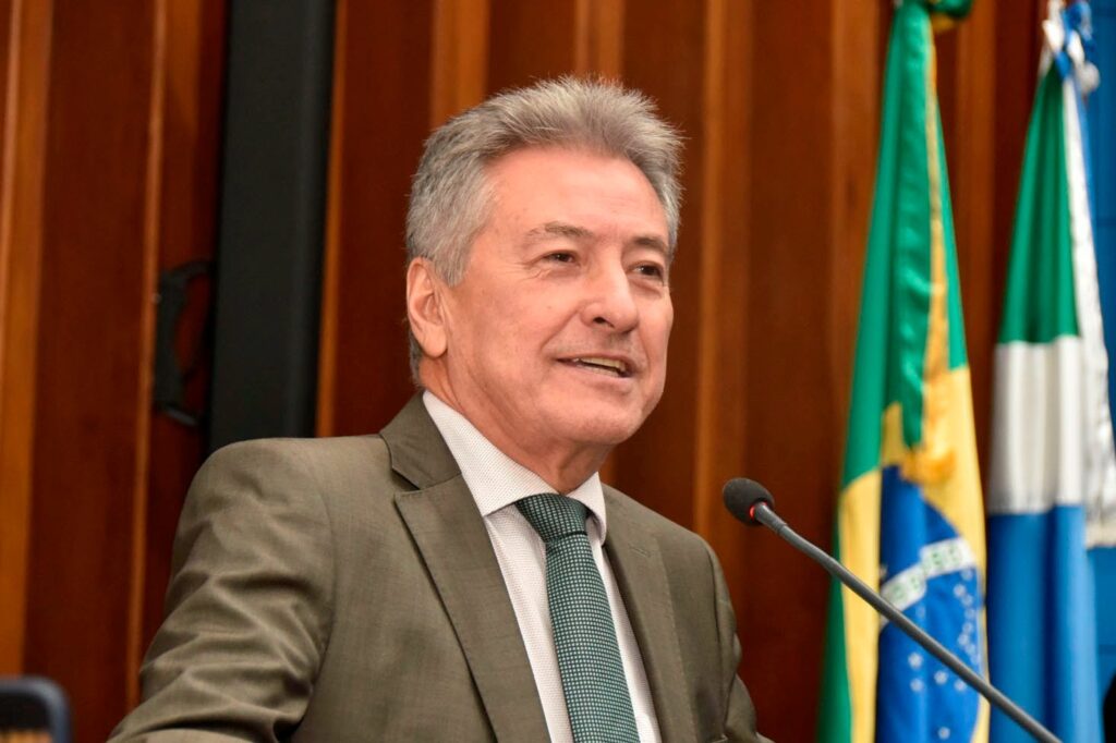 Na tribuna, Hashioka comenta decisão judicial de processo eleitoral em Nova Andradina