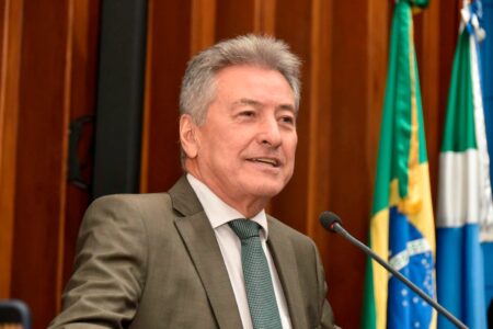 Na tribuna, Hashioka comenta decisão judicial de processo eleitoral em Nova Andradina