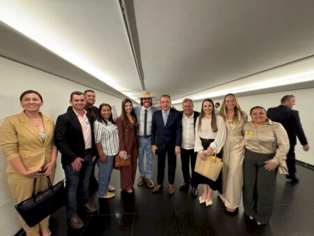 Prefeito Germino Roz, Vice Cacildo Paião, vereadores e secretárias participam da XXVI Marcha a Brasília em Defesa dos Municípios