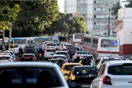 Licenciamento de veículos com placas final 4 e 5 vence em 30 de junho em MS