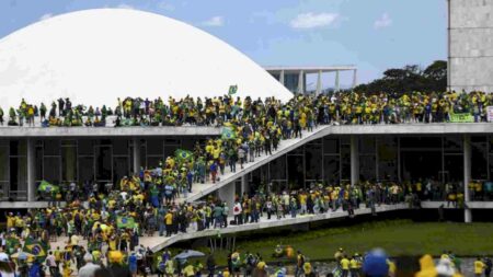 Novo projeto sobre 8/1 reduz penas de ‘exilados’ que atacaram poderes