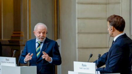 Esquerda francesa critica honoris causa a Lula: “defende ditaduras’
