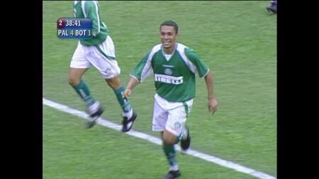 Do caos à glória: rivais na Copa de Clubes, Palmeiras e Botafogo se encontraram na Série B há 22 anos