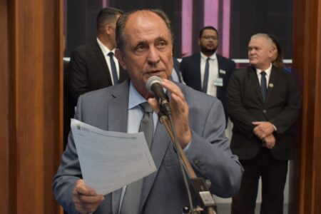 Zé Teixeira solicita investimentos na educação em Dourados e Ivinhema