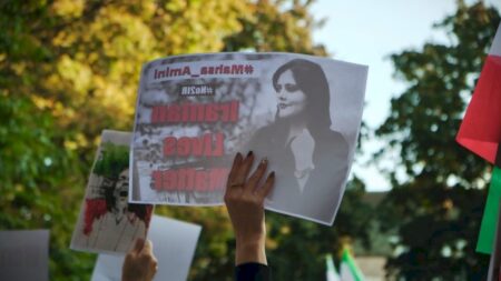 Como o Irã reprime mulheres que não seguem as regras do regime