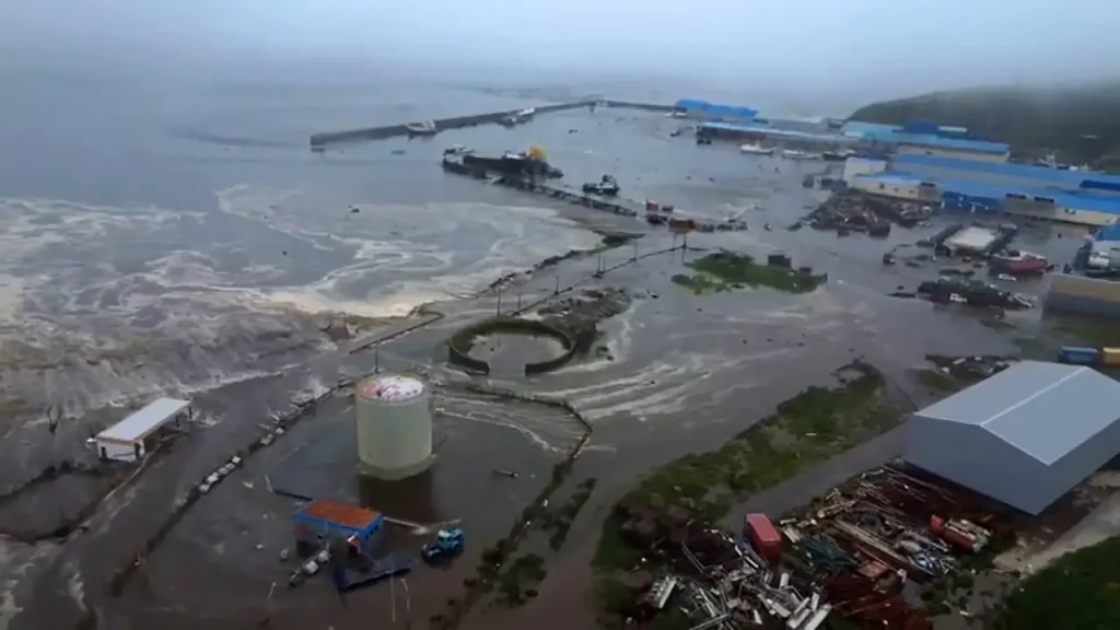 América Latina emite alertas de tsunami e ordens de retirada após terremoto na Rússia Leia mais em: https://veja.abril.com.br/mundo/america-latina-emite-alertas-de-tsunami-e-ordens-de-retirada-apos-terremoto-na-russia/