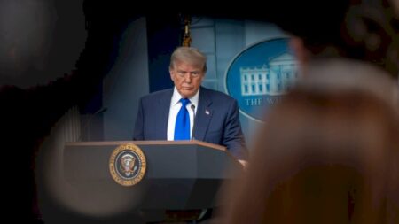 Trump ameaça países alinhados ao Brics com tarifa extra de 10%