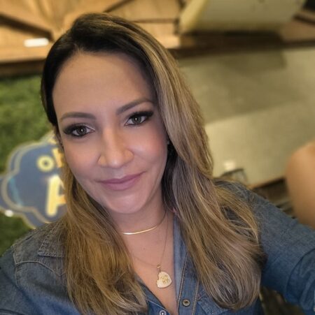 V R Gabriela: Vai á Campo Grande, na sede da Anatel, protocolar ofício cobrando vistoria nas torres da operadora Vivo em Nova Andradina e Nova Casa Verde.