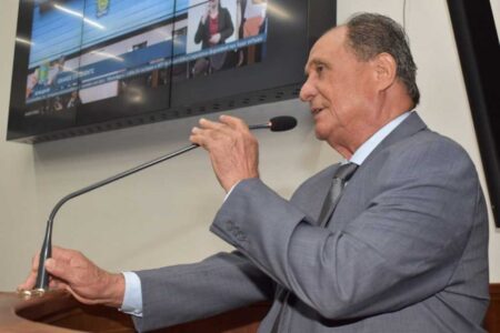 Zé Teixeira reforça pedido por lombadas eletrônicas em Deodápolis