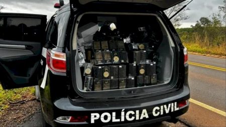 Polícia faz barreira e prende pai e filho com contrabando de perfumes árabes e óculos em Brasilândia