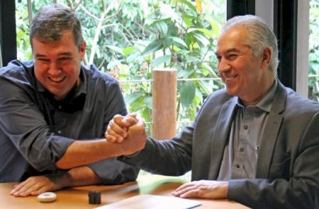 Reinaldo Azambuja e Eduardo Riedel: Dois homens, Duas histórias de Amor por Mato Grosso do Sul