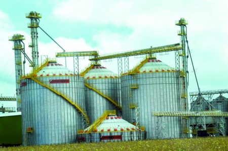 Armazenagem de grãos no Brasil segue 50% abaixo da produção