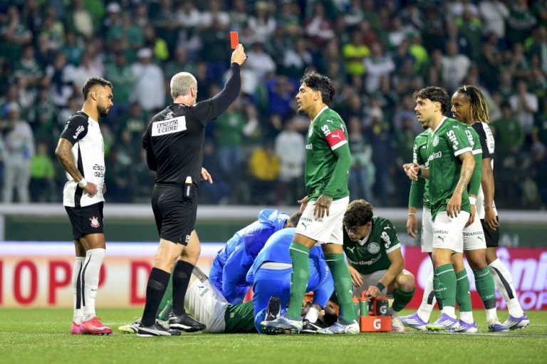 Aníbal Moreno pede desculpas à torcida por expulsão: ‘Arrependido e envergonhado’