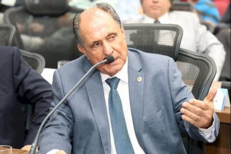 Zé Teixeira solicita apoio para criação de espaços públicos em Dourados