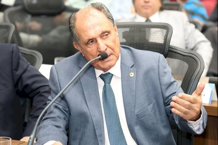 Zé Teixeira solicita apoio para criação de espaços públicos em Dourados