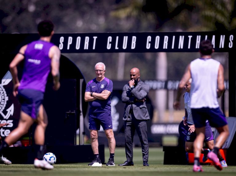 Base do Corinthians vira socorro e trunfo de Dorival Júnior em meio a desfalques em elenco enxuto
