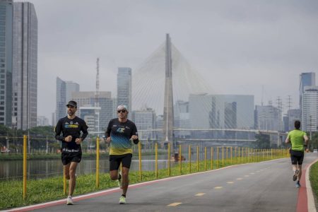 Alternar entre corrida e caminhada não diminui benefícios de exercício