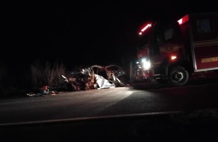 Acidente entre carreta e carro deixa três pessoas feridas e uma morta na MS-134, na região de Casa Verde